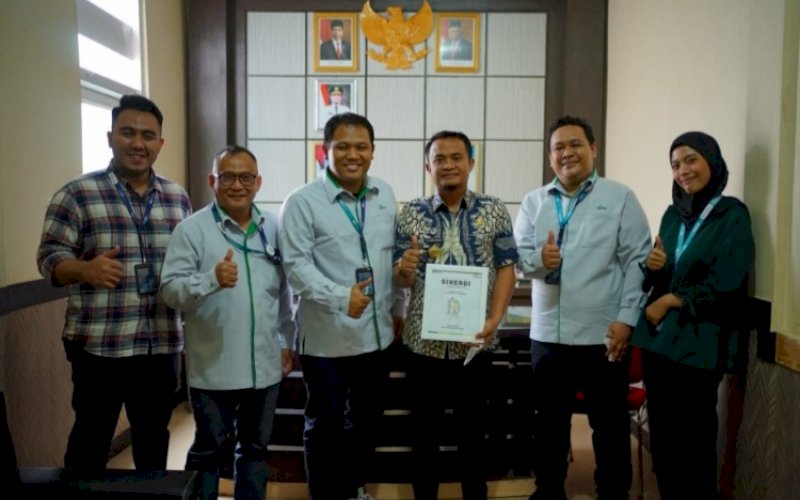 AUDIENSI. Kantor Wilayah VI Makassar PT Pegadaian melakukan audiensi dengan Dinas Ketahanan Pangan Kabupaten Bone untuk melakukan kesiapan peresmian launching Program Pekarangan Emas binaan Dinas Ketahanan Pangan Kabupaten Bone, Kamis (4/2/2022). foto: istimewa