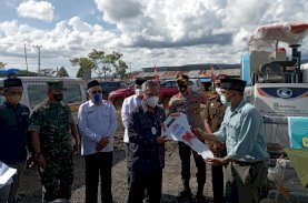 Vale Serahkan Alat Mesin Pertanian ke Petani Mahalona