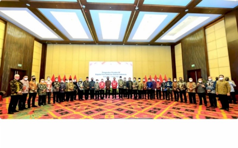 KUNJUNGAN KERJA. Gubernur Sulsel Andi Sudirman Sulaiman bersama Gubernur se-Indonesia dan pejabat negara lainnya&nbsp; mendampingi Presiden Joko Widodo dalam kunjungan kerjanya ke Kawasan Titik Nol Kilometer Ibu Kota Negara (IKN) Nusantara di Kabupaten Penajam Paser Utara, Kalimantan Timur, Senin (14/3/2022). foto: istimewa