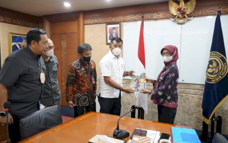 KUNJUNGAN KERJA. Bupati Bulukumba, Andi Muchtar Ali Yusuf, saat melakukan kunjungan kerja di Kementerian Pariwisata dan Ekonomi Kreatif. foto: istimewa