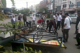 Melanggar Morotarium, Bapenda Makassar Tertibkan Reklame Liar