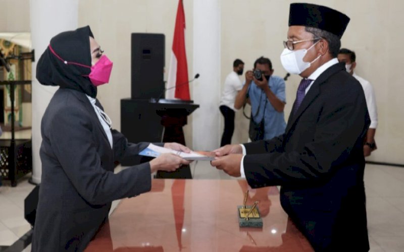 PELANTIKAN Wali Kota Makassar Moh Ramdhan Pomanto melantik Andi Asma Sulistia Ekayanti sebagai Inspektur Daerah Kota Makassar di Baruga Anging Mammiri, Rabu (2/3/2022). foto: istimewa