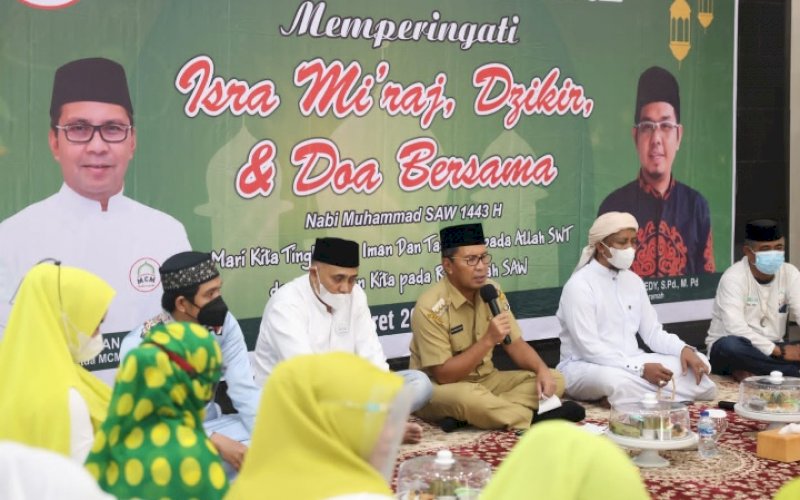 ISRA MIKRAJ. Wali Kota Makassar, Moh Ramdhan Pomanto, menghadiri kegiatan doa dan zikir peringatan Isra Mikraj yang digelar pengurus wilayah Masyarakat Cinta Masjid Indonesia (MCMI) Sulsel dan Kota Makassar, Senin (7/3/2022). foto: istimewa