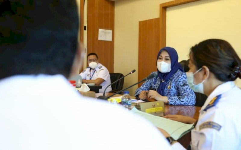 MARPOLEX 2022. Kasubdit Penanggulangan Musibah dan Pengerjaan Bawah Air Direktorat KPLP Ditjen Perhubungan Laut Kemenhub RI Een Nuraini saat menemui Wakil Wali Kota Makassar Fatmawati Rusdi di Kantor Balai Kota Makassar, Kamis (17/3/2022). foto: istimewa