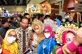 Presiden Kunjungi Stan Dekranasda Sulsel di Inacraft 2022