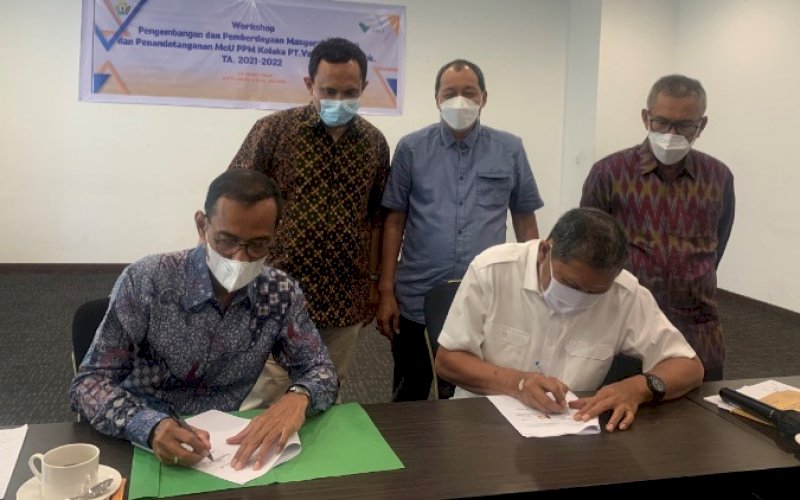 MOU. Wakil Presiden Direktur PT Vale Indonesia Tbk Adriansyah Chaniago bersama Bupati Kolaka Ahmad Safei melakukan penandatangan Memorandum of Understanding (MoU) terkait pelaksanaan program PPM di Hotel Gran Melia, Jakarta, Senin (7/3/2022). foto: istimewa