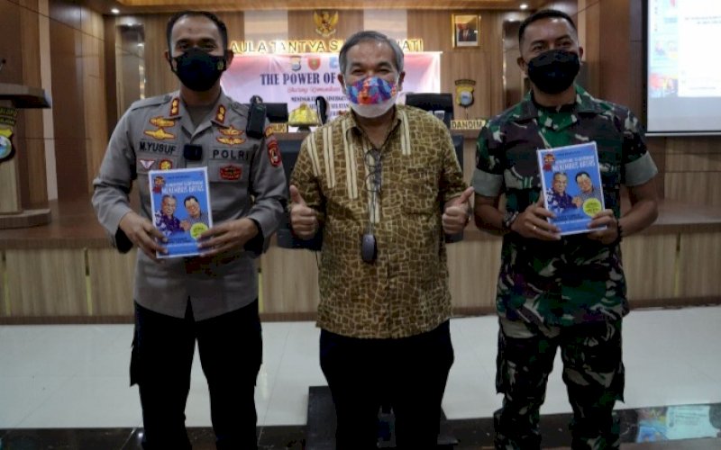 Pakar Komunikasi Nasional Aqua Dwipayana (tengah) bersama Kapolres Palopo AKBP Muh Yusuf Usman (kiri) dan Dandim 1403 Palopo Letkol Inf Afriadi Nijo. foto: istimewa