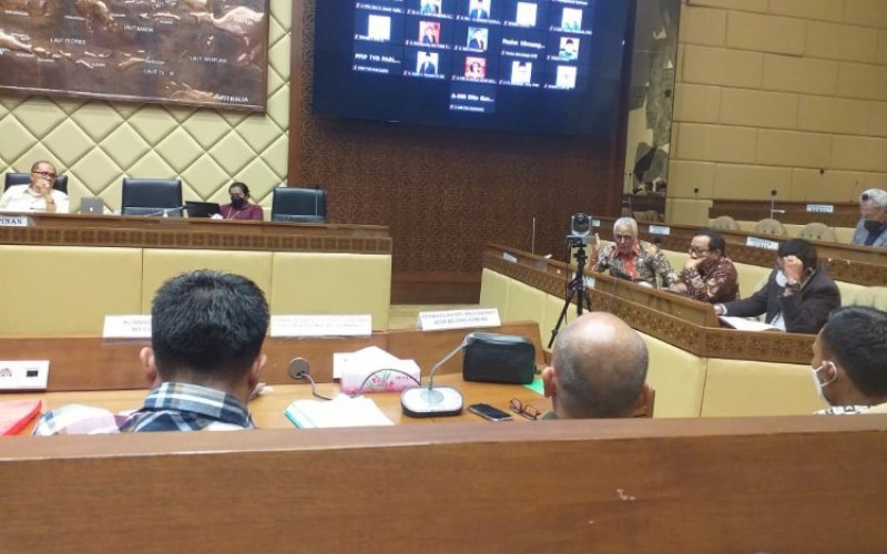RDPU. Perwakilan Aliansi Masyarakat Massenrempulu (AMPU) mengikuti Rapat Dengar Pendapat Umum (RDPU) yang berlangsung di Ruang Rapat Komisi II DPR RI, Senin (11/4/2022). foto: istimewa