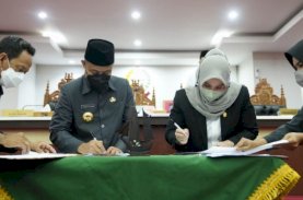 Gubernur dan Ketua DPRD Sulsel Teken Persetujuan Bersama Tiga Ranperda