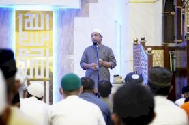 Gubernur Sulsel Salat Tarawih Perdana di Masjid Kubah 99 Asmaul Husna Makassar