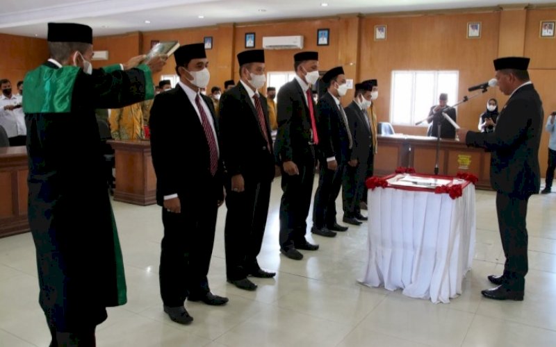 PELANTIKAN. Bupati Bulukumba, Andi Muchtar Ali Yusuf, melantik dan mengambil sumpah Pimpinan Baznas Kabupaten Bulukumba periode 2022-2027, Senin (4/4/2022). foto: istimewa