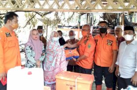 Tiga Rumah Panggung Terbakar di Barru, BPBD Sulsel Salurkan Bantuan