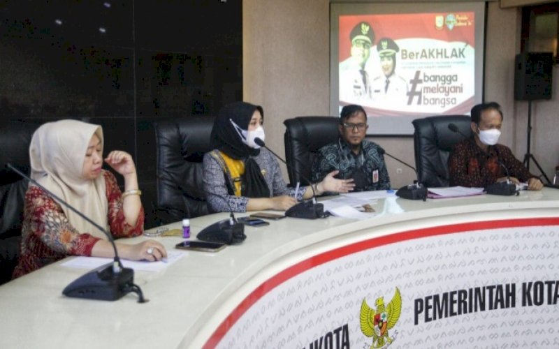 RAKOR. Wakil Wali Kota Makassar, Fatmawati Rusdi (kedua kiri), memimpin Rapat Koordinasi (Rakor) Lorong Wisata di Ruang Sipakatau, Balai Kota Makassar, Kamis (21/4/2022). foto: istimewa