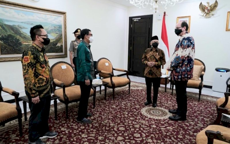 AUDIENSI. Wakil Presiden Ma'ruf Amin menerima audiensi Duta Besar Kerajaan Spanyol untuk Indonesia Francisco Aguilera Aranda di Kantor Wapres, Jakarta Pusat, Senin (18/4/2022). foto: istimewa
