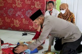 Polres Palopo Bantu Anak Penderita Lumpuh Layuh