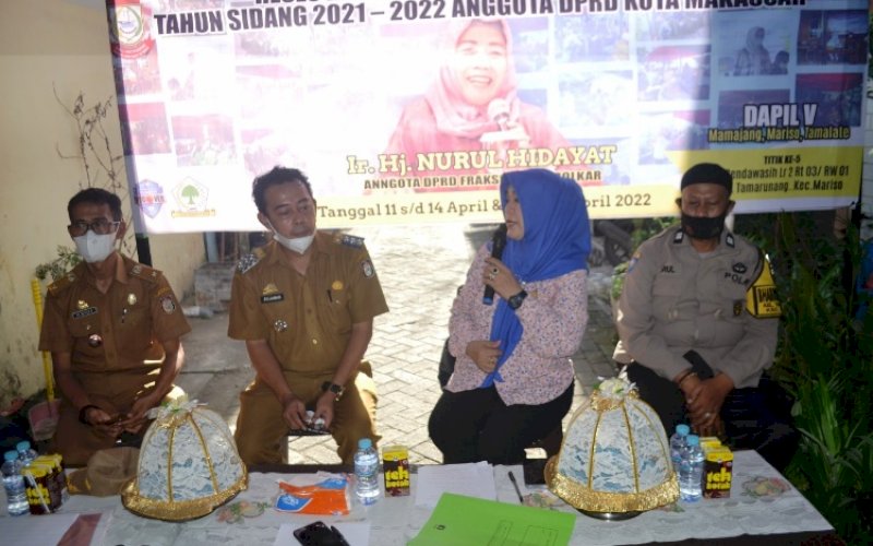RESES. Anggota DPRD Kota Makassar, Nurul Hidayat, menggelar Reses Kedua Masa Sidang Kedua Tahun Sidang 2021-2022 di Jl Cendrawasih, Lorong 2, Kelurahan Tamarunang, Kecamatan Mariso, Kota Makassar, Senin (18/4/2022). foto: istimewa