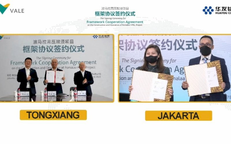 KERJA SAMA. CEO dan CFO PT Vale Indonesia Febriany Eddy dan Bernardus Irmanto (kanan) dan Pimpinan Huayou Xuehua Chen menandatangani Perjanjian Kerangka Kerja Sama untuk mengembangkan fasilitas pengolahan High-Pressure Acid Leaching (HPAL) di Pomalaa, Kolaka, Sulawesi Tenggara (Proyek HPAL Pomalaa). foto: istimewa