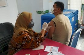 Genjot Vaksinasi Lansia, Puskesmas Maccini Sawah dari Rumah ke Rumah