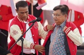 JK Resmi Serahkan Kepemimpinan IKA Unhas ke AAS