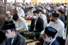Andi Utta Salat Id di Masjid Agung Bulukumba