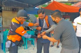 Andi Utta Bareng Kapolda Sulsel Bermain Jetski di Tanjung Bira