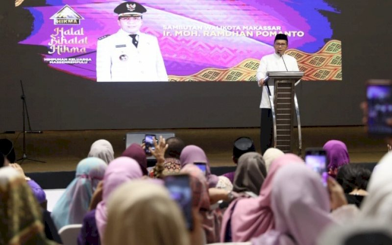 HALALBIHALAL. Wali Kota Makassar, Moh Ramdhan Pomanto, menberikan arahan pada acara halalbihalal HIKMA (Himpunan Keluarga Massenrempulu) di Kediaman Pribadinya, Jl Amirullah, Kota Makassar, Kamis (26/5/2022). foto: istimewa