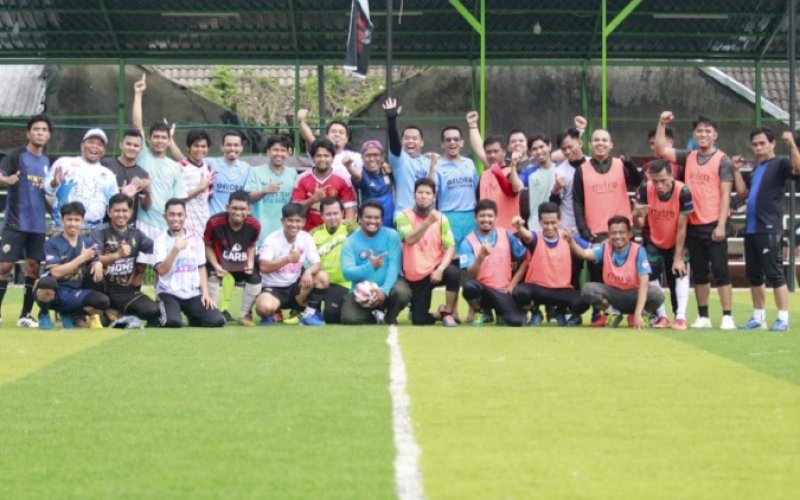 FUN SOCCER. Partai Gelora Makassar menggelar Gelora Fun Soccer di Lapangan ADS Soccer Plus Arena di Kawasan Hanggar Food Court, Jl Talasalapang, Kota Makassar, Sabtu (21/5/2022). foto: istimewa