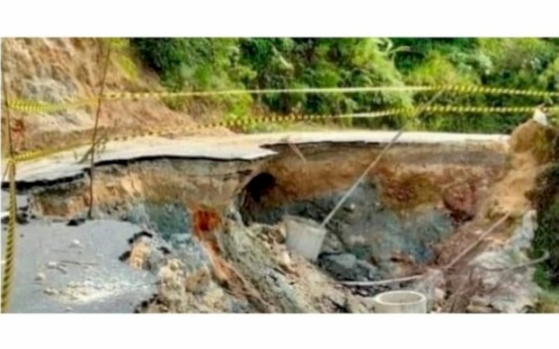 LONGSOR. Kondisi ruas jalan Sabbang-Tallang di Kabupaten Luwu Utara yang sempat mengalami longsor, kini sudah bisa dilewati. foto: istimewa