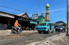 Sinergitas Pemprov Sulsel, Polisi, dan Warga Perbaiki Ruas Jalan Antang