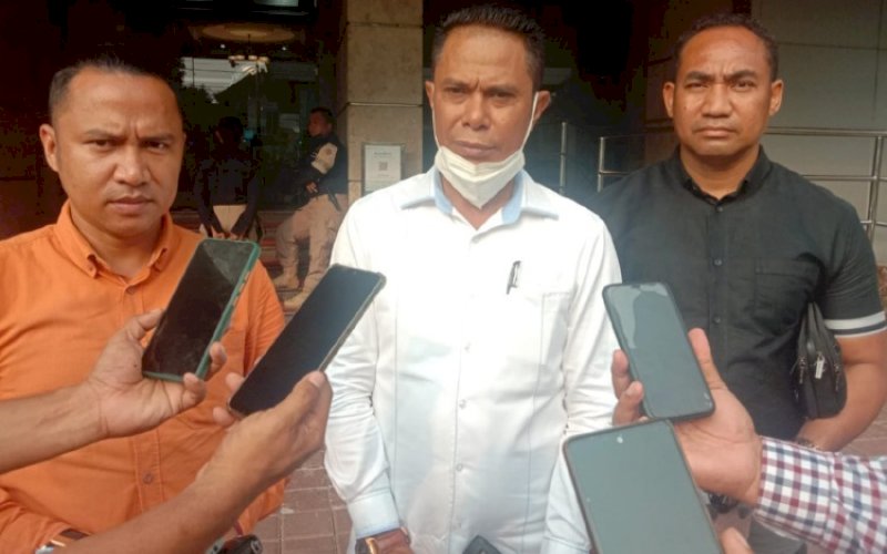 Nefton Alfares Kapitan (tengah). foto: istimewa