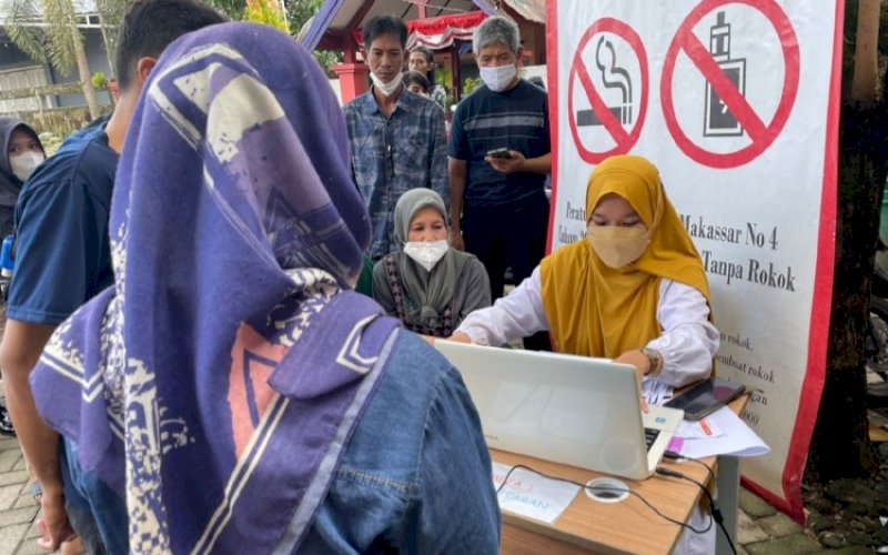 VAKSINASI. Puskesmas Mangasa menggelar vaksinasi bagi lansia dan umum. foto: istimewa