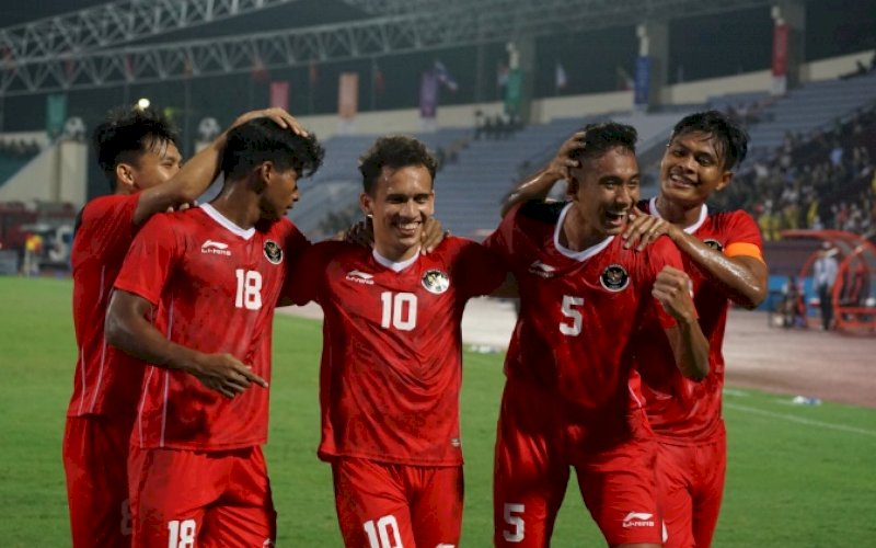 SELEBRASI. Pemain Timnas U-23 Indonesia merayakan selebrasi saat menang 4-1 atas Timor Leste pada laga kedua Grup A cabang sepak bola SEA Games 2021 di Stadion Viet Tri, Phu Tho, Vietnam, Selasa (10/5/2022) malam. foto: istimewa