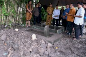 Gubernur Sulsel Ziarah ke Makam Istri Mendiang KH Djamaluddin Amien