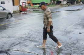 Andi Utta Minta Saluran Air Depan SPBU Kirasa Diperbaiki