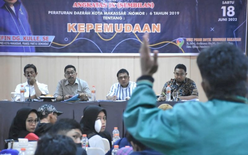 SOSIALISASI PERDA. Anggota DPRD Kota Makassar, Arifin Dg Kulle, menggelar Sosialisasi Perda Nomor 6 Tahun 2019 tentang Kepemudaan di Hotel Whiz Prime Sudirman, Sabtu (18/6/2022). foto: istimewa