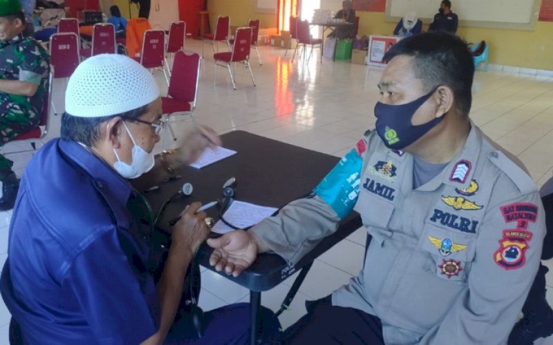 DONOR DARAH. Batalyon C Pelopor Satbrimob Polda Sulsel menggelar kegiatan sosial donor darah yang bertempat di Aula Mako Batalyon C Pelopor, Kabupaten Bone, Selasa (7/6/2022). foto: istimewa