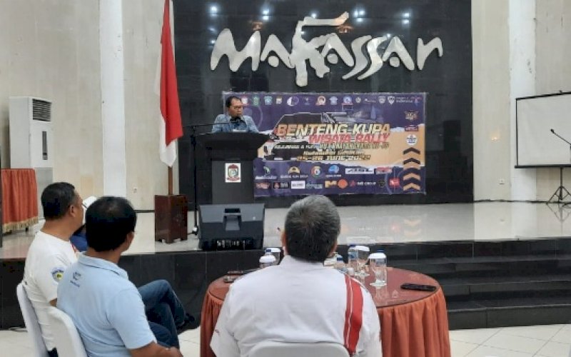 JAMUAN. Wali Kota Makassar, Moh Ramdhan Pomanto, menjamu peserta Kejurnas Benteng Kupa Rally Wisata & Fun Sulsel dalam welcome dinner yang berlangsung di Baruga Anging Mammiri Rumah Jabatan Wali Kota Makassar, Jumat (24/6/2022) malam. foto: istimewa