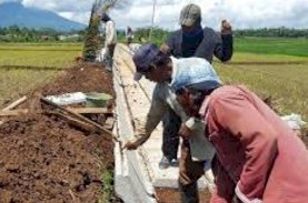 Irigasi di Bulukumba Gunakan Sistem Panel Cetak