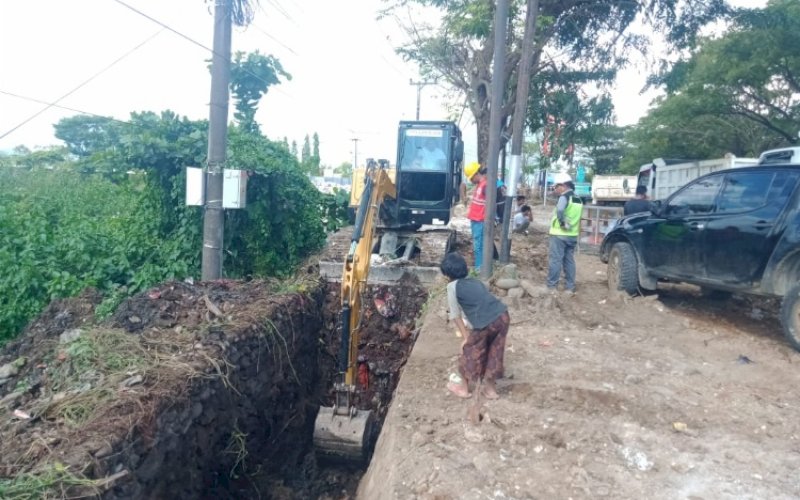 DIKERJA. Ruas jalan provinsi Jalan Tun Abdul Kabupaten Gowa saat ini sudah dilakukan pengerjaan fisik. foto: istimewa