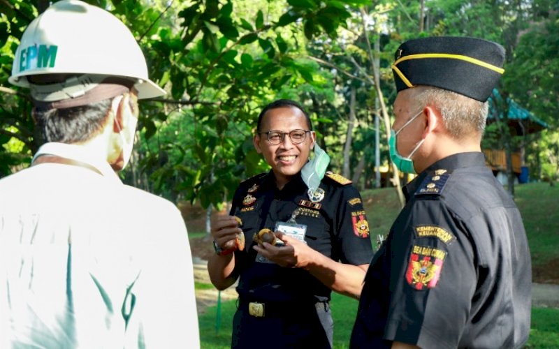 KUNJUNGAN. Kepala Kantor Wilayah (Kakanwil) Bea Cukai Sulawesi Bagian Selatan (Sulbagsel), Noegroho Wahyu Widodo, mengunjungi PT Vale Indonesia Tbk di Sorowako, Luwu Timur. foto: istimewa