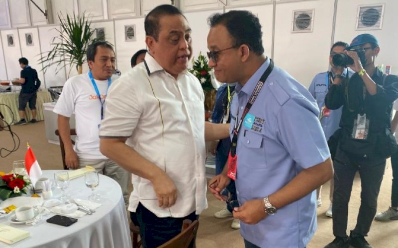 PERTEMUAN. Wakil Ketua Dewan Masjid Indonesia (DMI) Syafruddin (kiri) bertemu dengan Gubernur DKI Jakarta Anies Baswedan di sela-sela balapan Formula E di Jakarta, Sabtu (4/6/2022). foto: istimewa