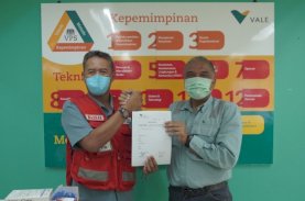 Vale Salurkan 55.800 Blood Lancet ke PMI Luwu Timur
