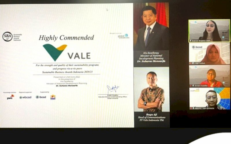 PENGHARGAAN. PT Vale Indonesia Tbk (PT Vale) untuk sekian kalinya dianugerahi penghargaan Sustainable Business Awards (SBA). Kali ini Vale menyabet kategori Highly Commended. foto: istimewa