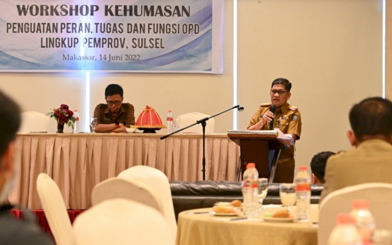 WORKSHOP KEHUMASAN. Kepala Dinas Komunikasi Informatika Statistik dan Persandian Provinsi Sulsel, Amson Padolo, saat membuka Workshop Kehumasan yang digelar Diskominfo-SP) Provinsi Sulsel di Hotel Wthree Makassar, Selasa (14/6/2022). foto: istimewa