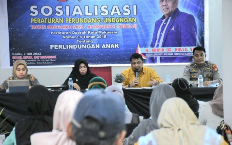 SOSIALISASI. Anggota DPRD Kota Makassar, Arifin Dg Kulle, menggelar sosialisasi Perda nomor 5 tahun 2018 tentang Perlindungan Anak di Hotel Royal Bay Makassar, Kamis (7/7/2022). foto: istimewa