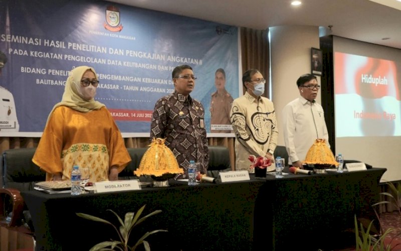 DISEMINASI. Balitbangda Kota Makassar melakukan diseminasi atas hasil penelitian dan pengkajiannya angkatan II di Hotel Artama Makassar, Kamis (14/7/2022). foto: istimewa