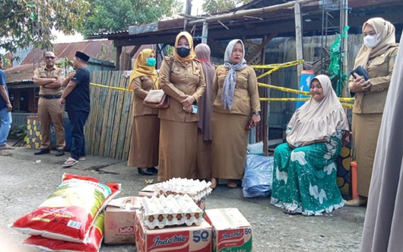 BANTUAN. Pemprov Sulsel diwakili BPBD Provinsi Sulsel melalui BPBD Kabupaten Bulukumba bergerak cepat dalam menyalurkan bantuan untuk korban yang terkena musibah kebakaran di Kabupaten Bulukumba, Senin (25/7/2022). foto: istimewa