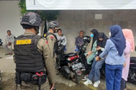 Jelang Iduladha, Patroli Brimob Bone Sasar Pasar Sentral Lama Watampone