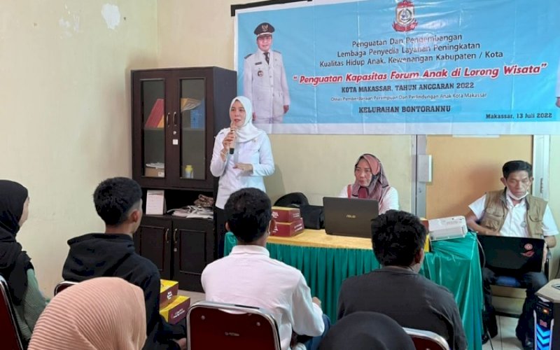 SOSIALISASI. DPPPA Kota Makassar gencar turun langsung ke setiap kelurahan mensosialisasikan program Lorong Wisata, seperti di Kelurahan Bontomarannu, Kecamatan Mariso, Kota Makassar, Rabu (13/7/2022). foto: istimewa