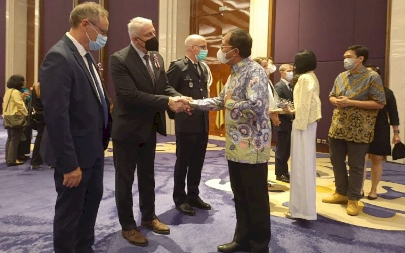 TAMU KEHORMATAN. Wali Kota Makassar, Moh Ramdhan Pomanto, menghadiri Bastille Day atau Hari Nasional Prancis yang jatuh pada 14 Juli tiap tahunnya yang kembali diperingati 14 Juli 2022 di Hotel Raffles Jakarta. foto: istimewa